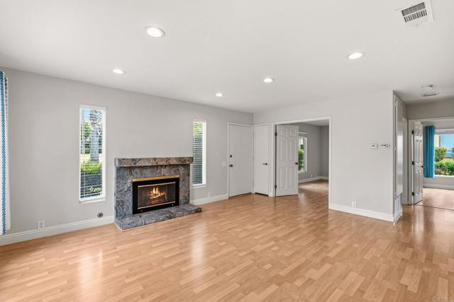 Building Photo - 10575 Caminito Glenellen