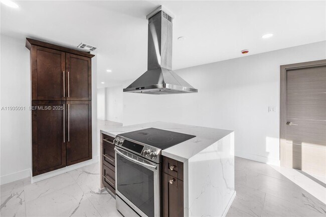 Building Photo - 218 SE 2nd St