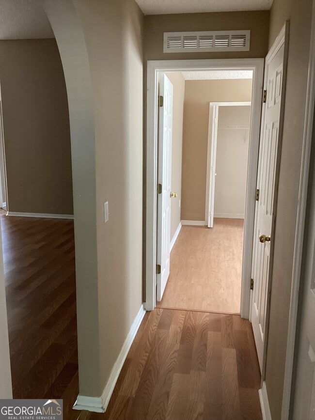 Building Photo - 258 Pine Bluff Dr