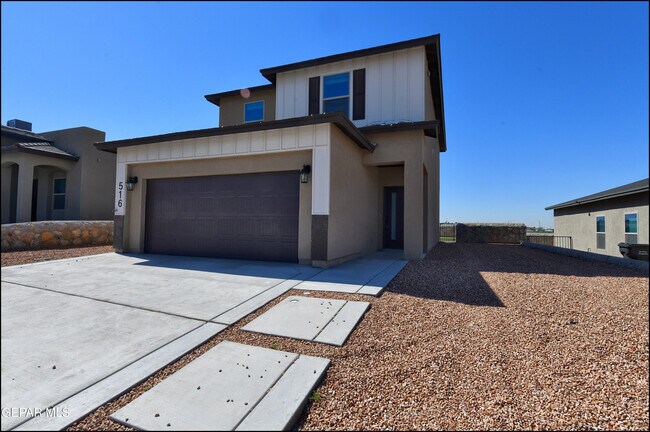 Building Photo - 516 Logwood Ave