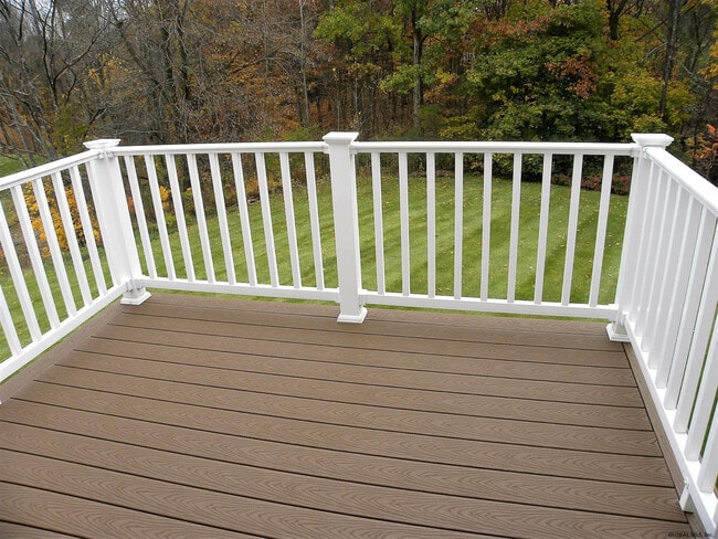 Building Photo - 7 Pineview Ct