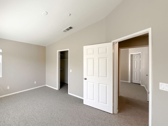 Building Photo - Townhome For Rent In Murrieta with TWO Pri...