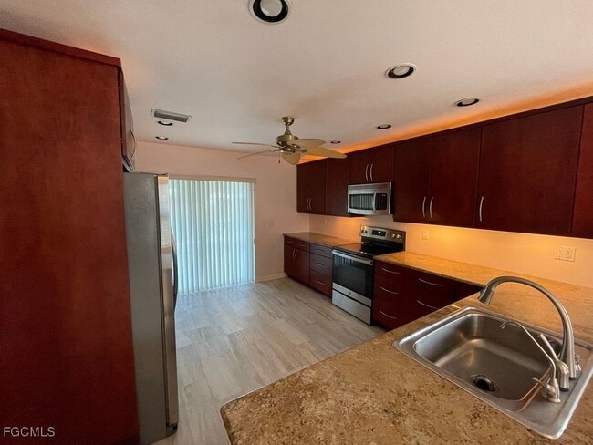 Building Photo - 2205 SW 2nd Terrace