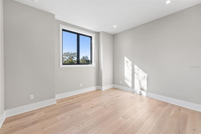 Building Photo - 2106 S Cortez Ave