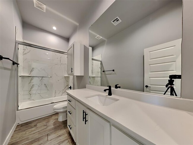 Building Photo - 312 W 3rd St