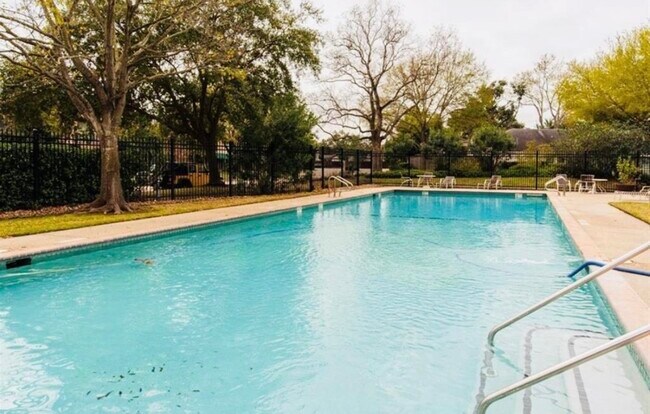 Building Photo - 12800 Briar Forest Dr