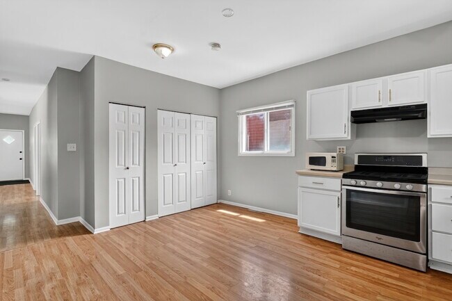 Building Photo - 241 S Highland Dr