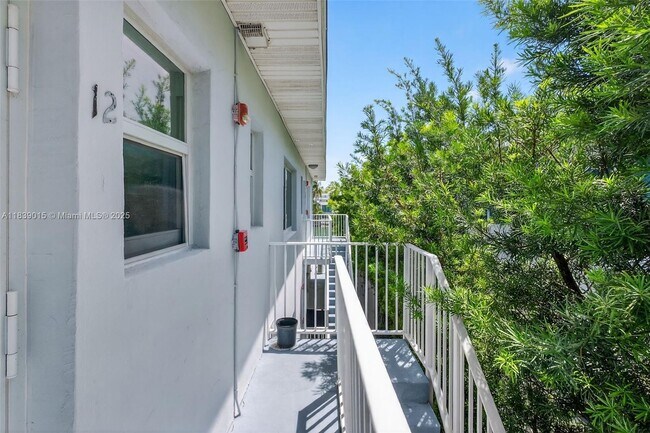 Building Photo - 7207 Bay Dr
