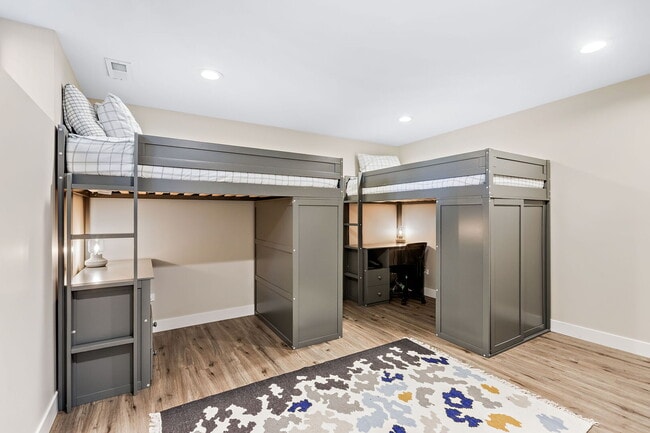 Building Photo - 639 Cumnor Ave