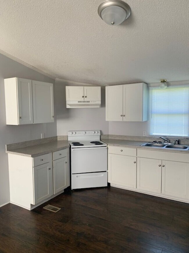 Building Photo - 259 Casual Dr