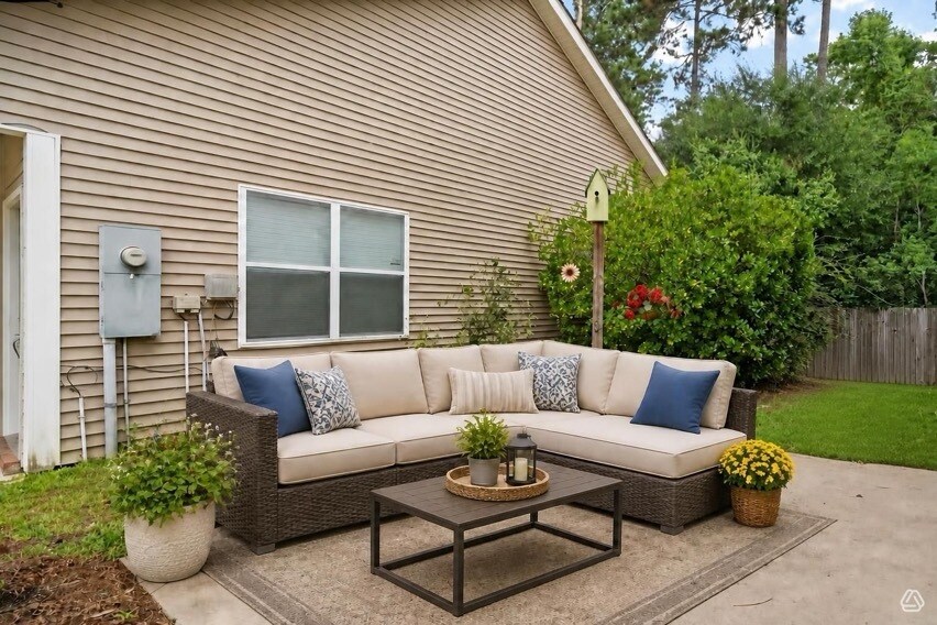 Patio - 2084 Dundee Loop N