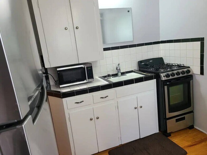 Kitchen - 1605 St Paul St