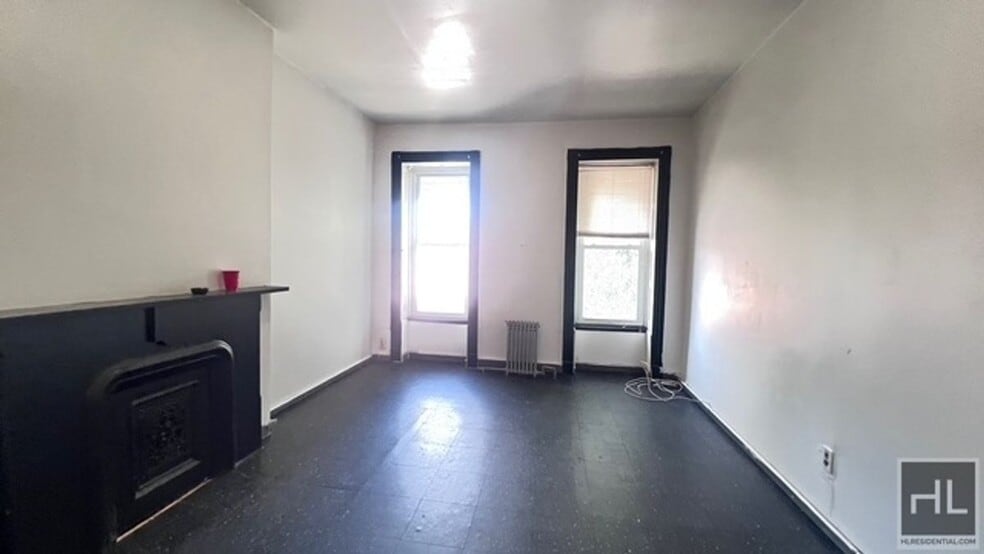 Building Photo - 444 Halsey St