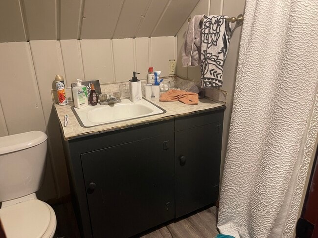 Bath 2 - 1228 Highland Ave