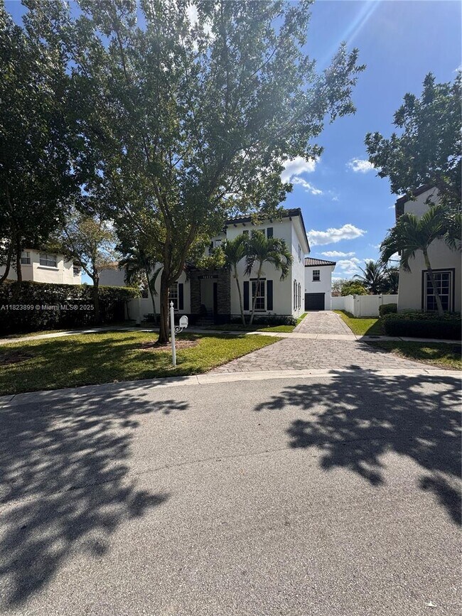 Building Photo - 16934 SW 92nd St Cir