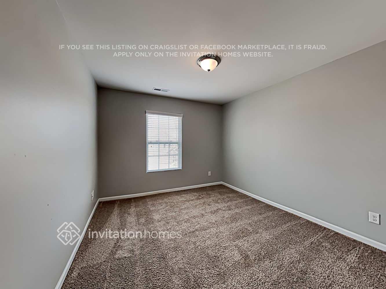 Building Photo - 2036 Blue Iris Dr
