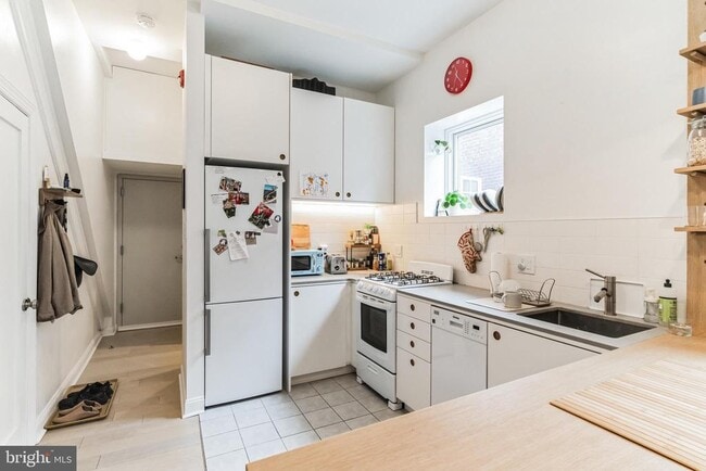 Building Photo - 1108 Pine St