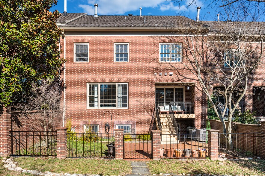 Building Photo - 7802 Hidden Meadow Ter