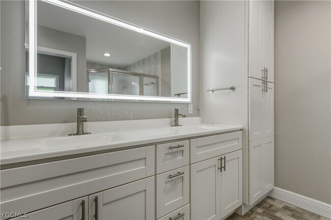 Building Photo - 1105 SE 13th St