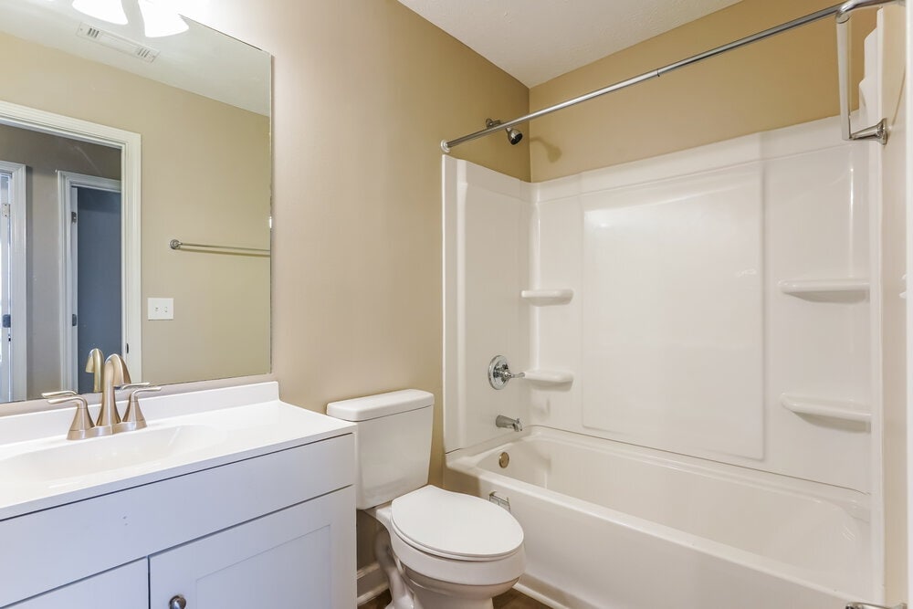 Building Photo - 221 Quiet Ln