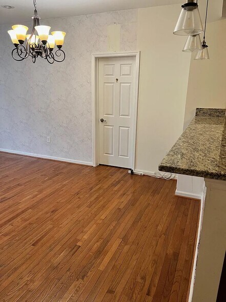 Building Photo - 4461 Riverview Ln