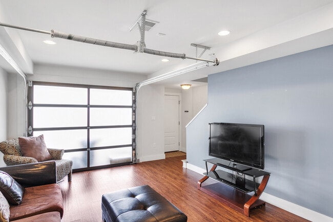 Building Photo - 3433 Ligonier St