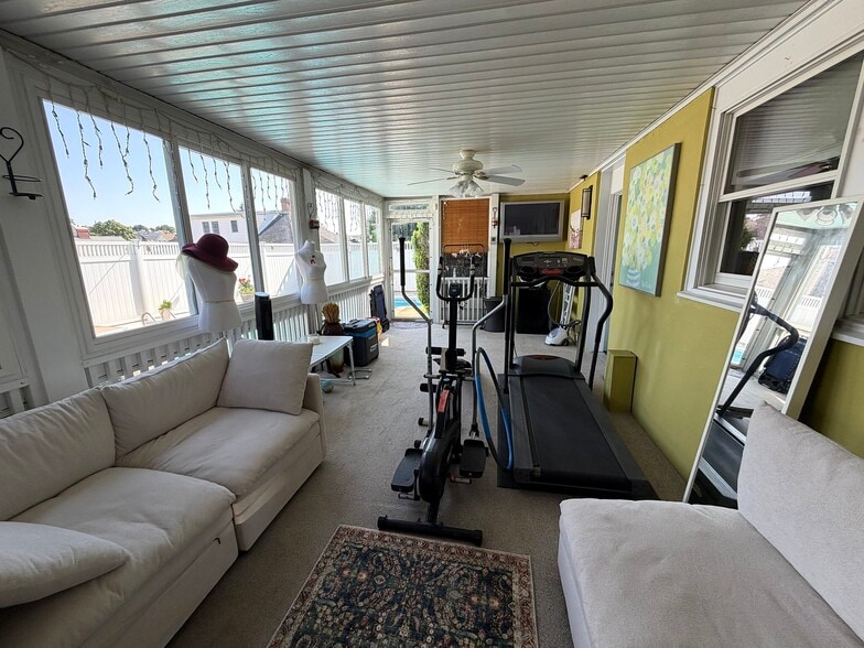 Shared GYM/sunroom - 73 Elsie St