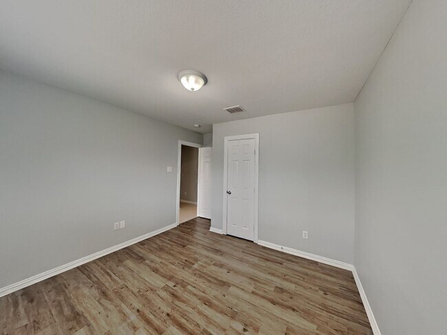 Building Photo - Coming Soon! 4BR/3BA | Updated Single Family Home | Fenced  yard | In Grand Prairie!