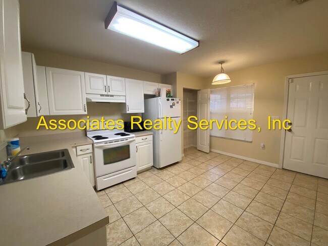 Building Photo - 2bed/2.5 bath condo in Hailey Gardens behind Butler Plaza! **NO PETS**