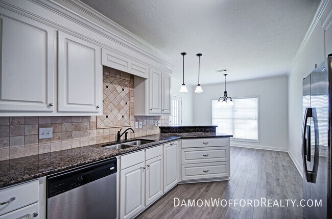 Building Photo - 142 Lakeway Drive