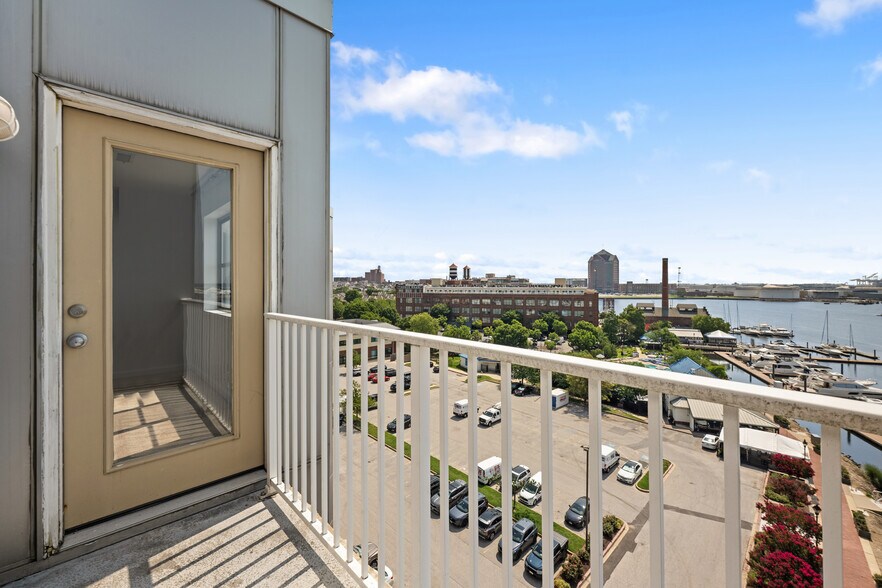 Building Photo - 2702 Lighthouse Pt E