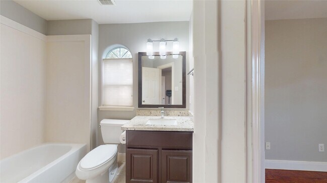 Building Photo - 328 Malone St