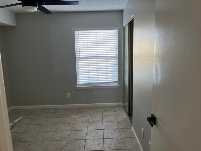 Building Photo - 8829G Barkwood Dr