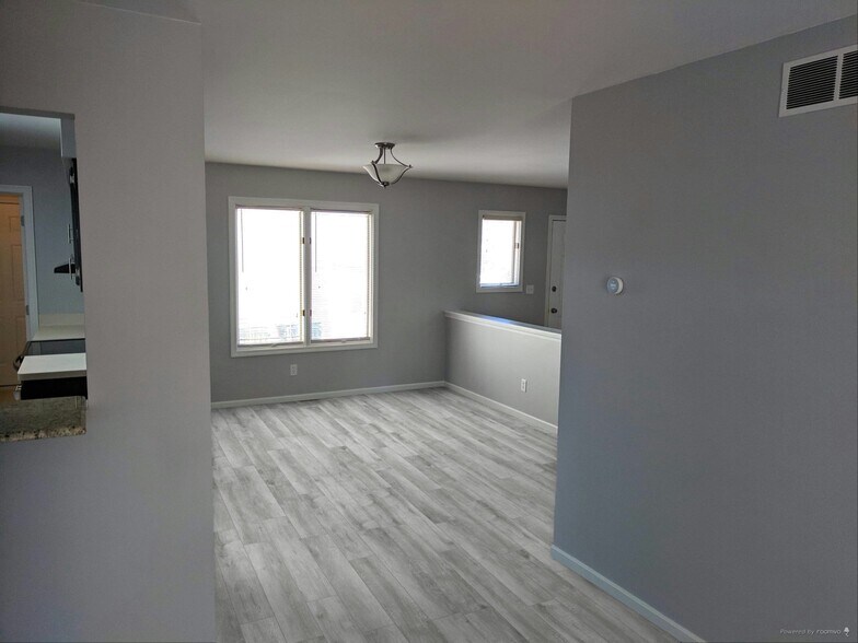 Building Photo - 4889 Drayton Rd