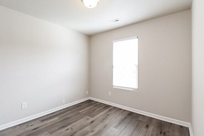 Building Photo - 6300 Paw Village Rd