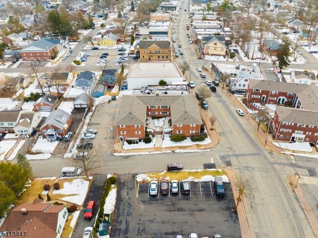 Building Photo - 104 N Beverwyck Rd