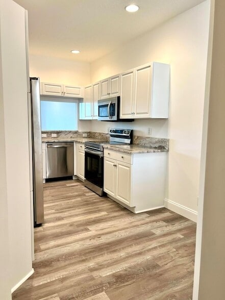 Building Photo - 10253 Vía Hibiscus