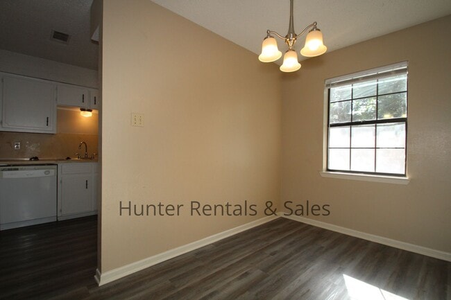 Building Photo - Two-Story Living!