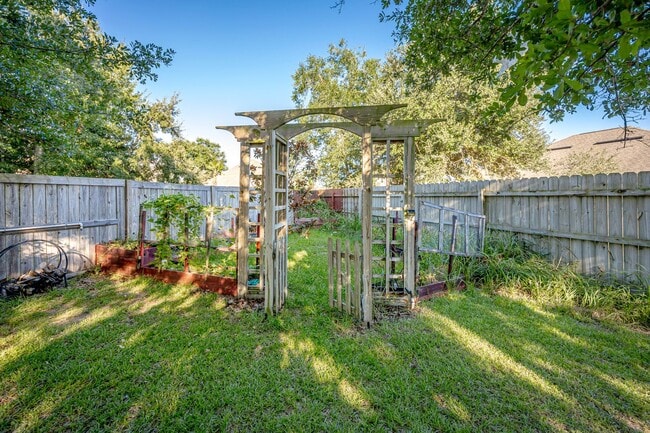 Building Photo - 1013 Silverbell Cv