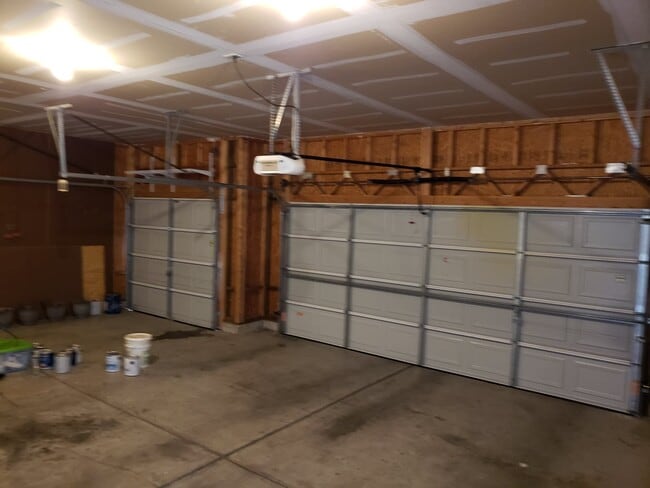 Garage - 10805 E Funston St