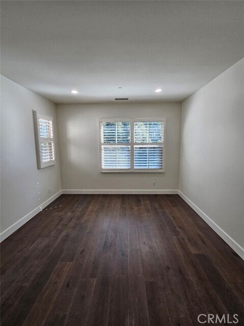 Building Photo - 35 Courant