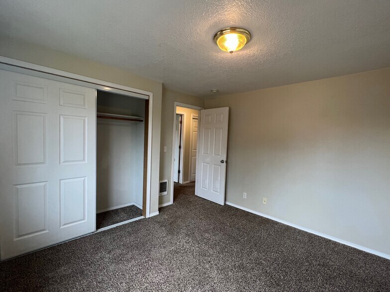 Building Photo - 1041 8th Ave