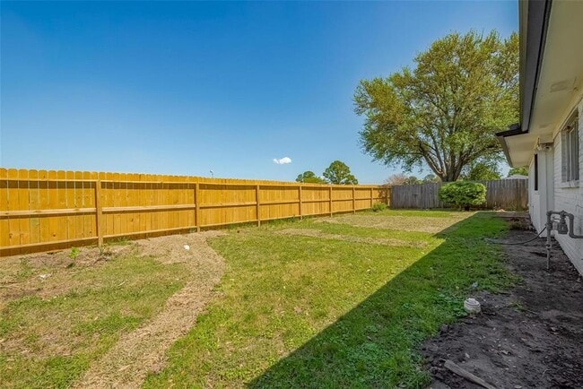 Building Photo - 6219 Canada Dr