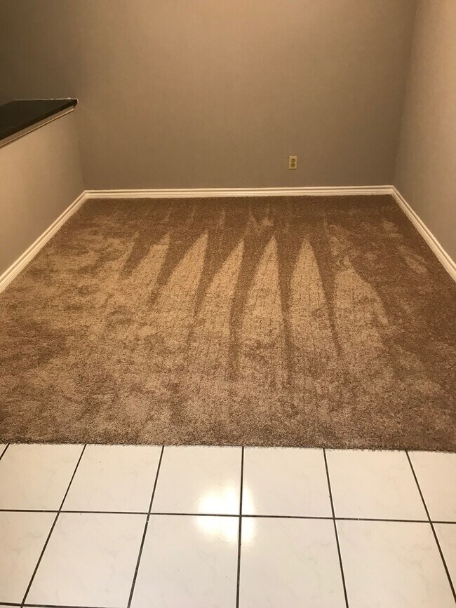 Building Photo - Gorgeous Carrollton Townhome