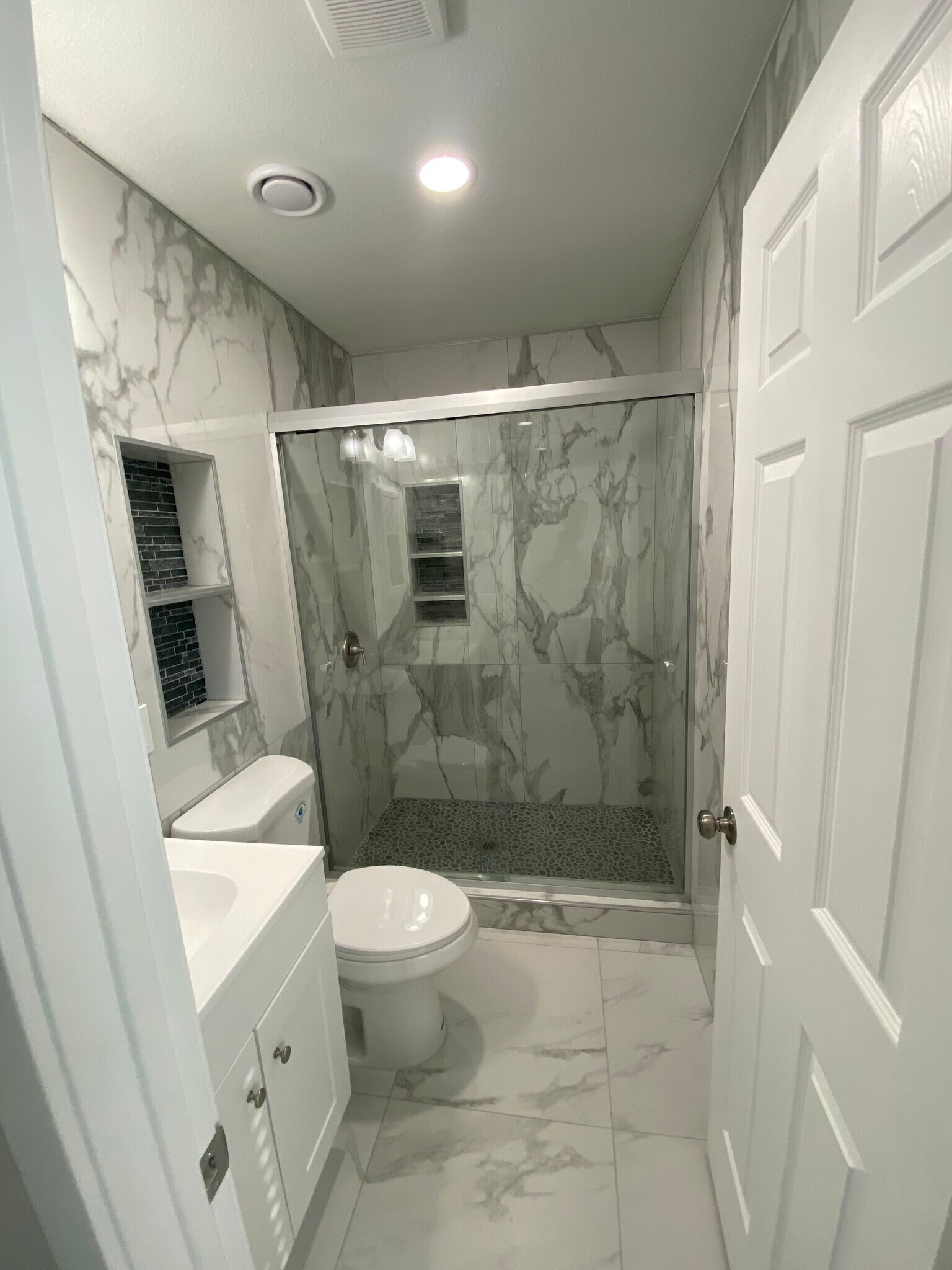 Building Photo - 697 S 5th St