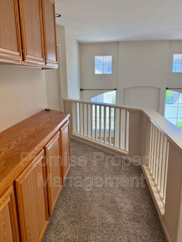 Building Photo - 4660 Los Alamos Way