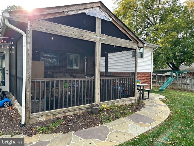 Building Photo - 8140 Drayton Ln