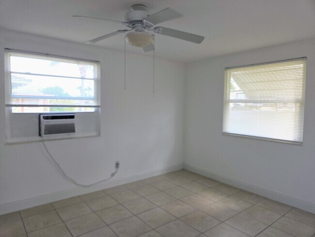 Building Photo - 6931 Hibiscus Ave S