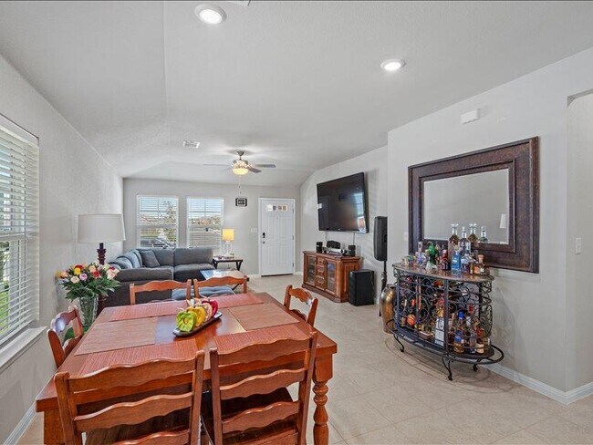 Building Photo - 200 Grapefruit Rd