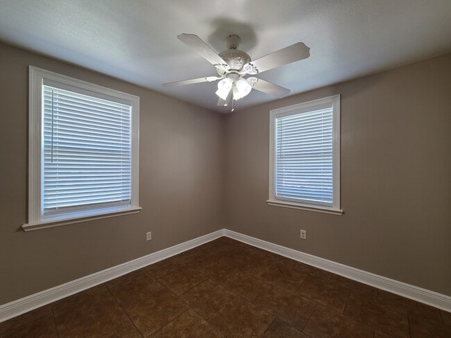 Building Photo - 3100 Ivy Pl
